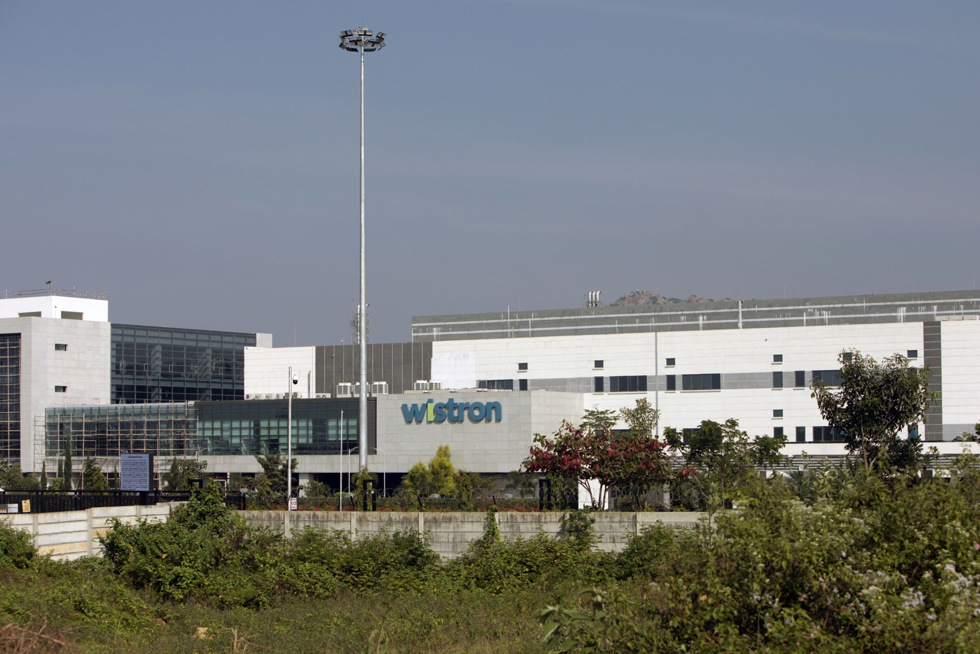 Chinas iPhone Factory Stumbles Give India a Chance to Swoop