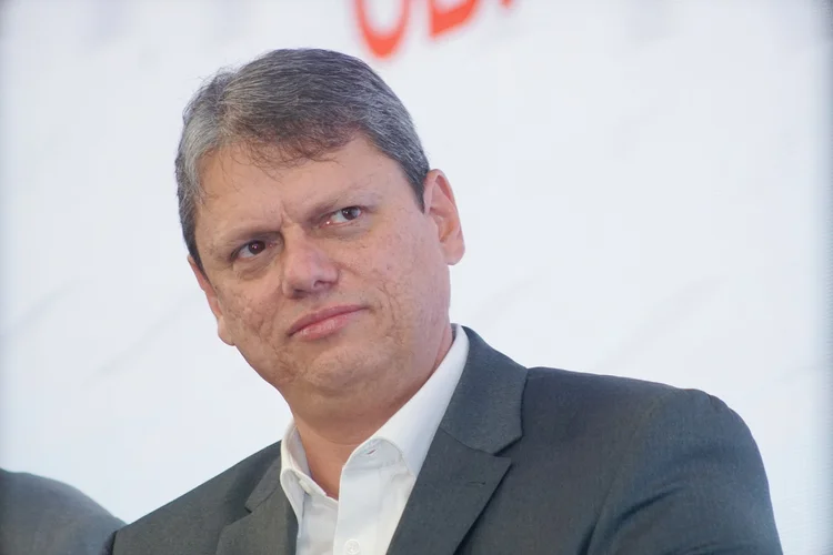 Tarcísio de Freitas: o governador citou que também pretende apresentar proposta para recomposição salarial a outras categorias do funcionalismo público (Rogério Cassimiro/Governo do Estado de SP/Flickr)