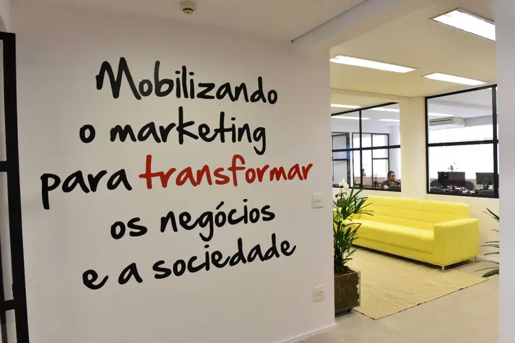 O mercado publicitário está se adaptando a um novo mundo (Bússola/Reprodução)