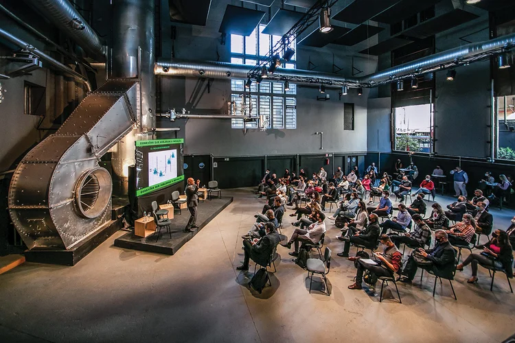 Espaço de eventos do Instituto Caldeira: inspiração na Starbucks para um ambiente descontraído de trabalho (Jonas Adriano/Divulgação)