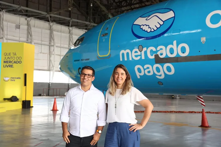 Tulio Oliveira, vice-presidente sênior do Mercado Pago no Brasil e Pethra Ferraz, vice-presidente de marketing do Mercado Pago para a América Latina (Mercado Pago/Divulgação)