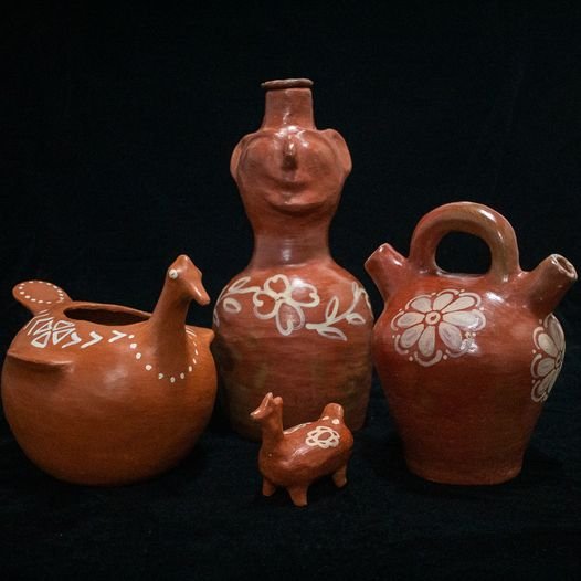 Objetos como panelas, jarros, moringas, esculturas fazem parte da exposição Objetos como panelas, jarros, moringas, esculturas fazem parte da exposição