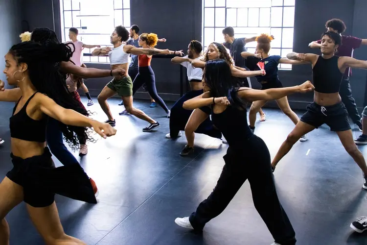 Alunos em aula na São Paulo Escola de Dança. (João Anselmo/Divulgação)