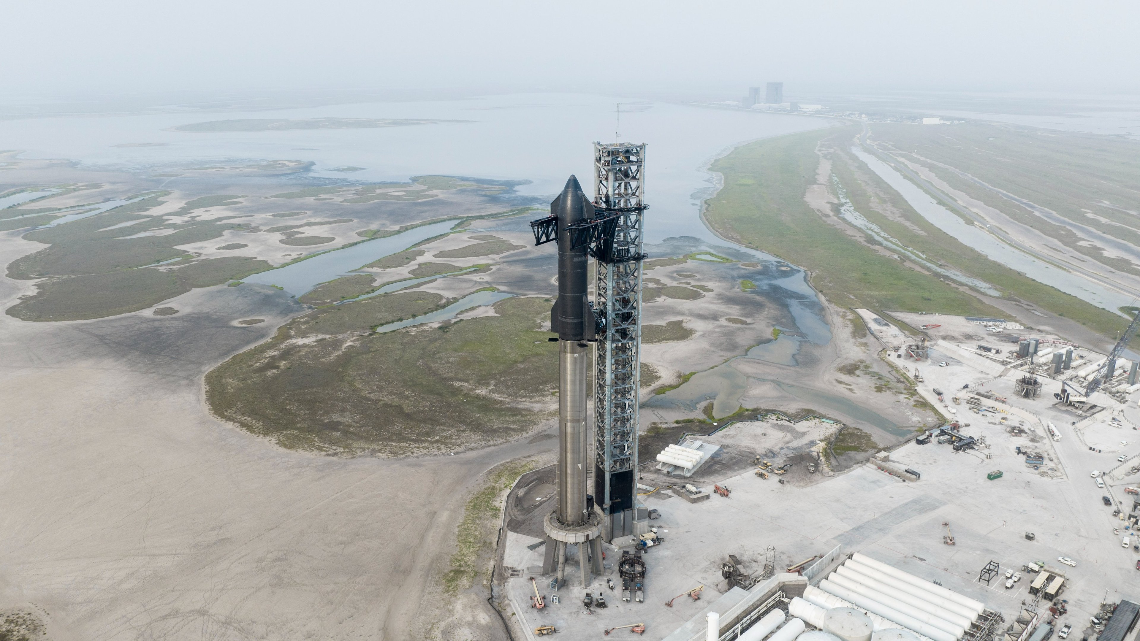 Nave da SpaceX falha no mesmo dia que Blue Origin chega a órbita