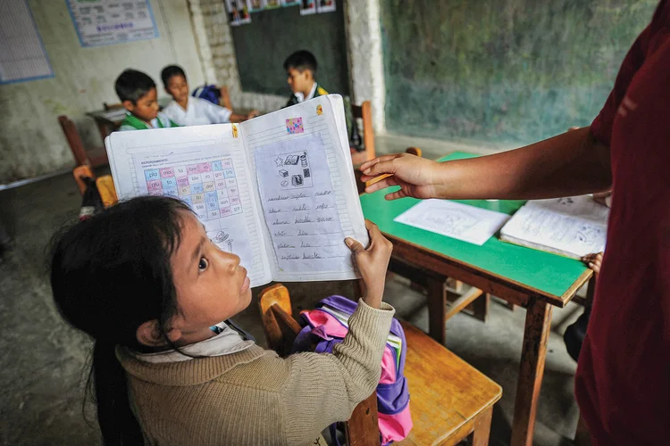 Escola em Huachipa, no Peru: evasão de alunos caiu 20% em dois anos após campanha (MARTIN BERNETTI/AFP/Getty Images)