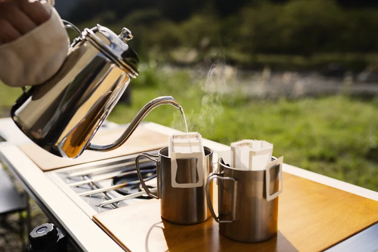 O que é Drip Coffee? Conheça jeito simples e prático de beber café. (Yagi Studio/Divulgação)