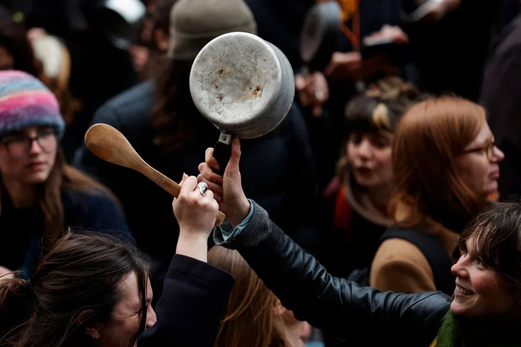 França: desde janeiro, a reforma da Previdência provoca os maiores protestos sociais contra uma reforma social em três décadas no país. (GEOFFROY VAN DER HASSELT/Getty Images)