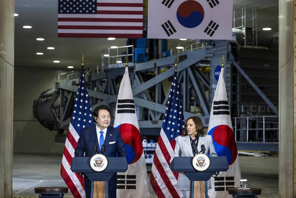 EUA e Coreia: o presidente Yoon garantiu que a Coreia do Sul não conduziria testes destrutivos de mísseis anti-satélite de ascensão direta (Jim Lo Scalzo/EPA/Bloomber/Getty Images)
