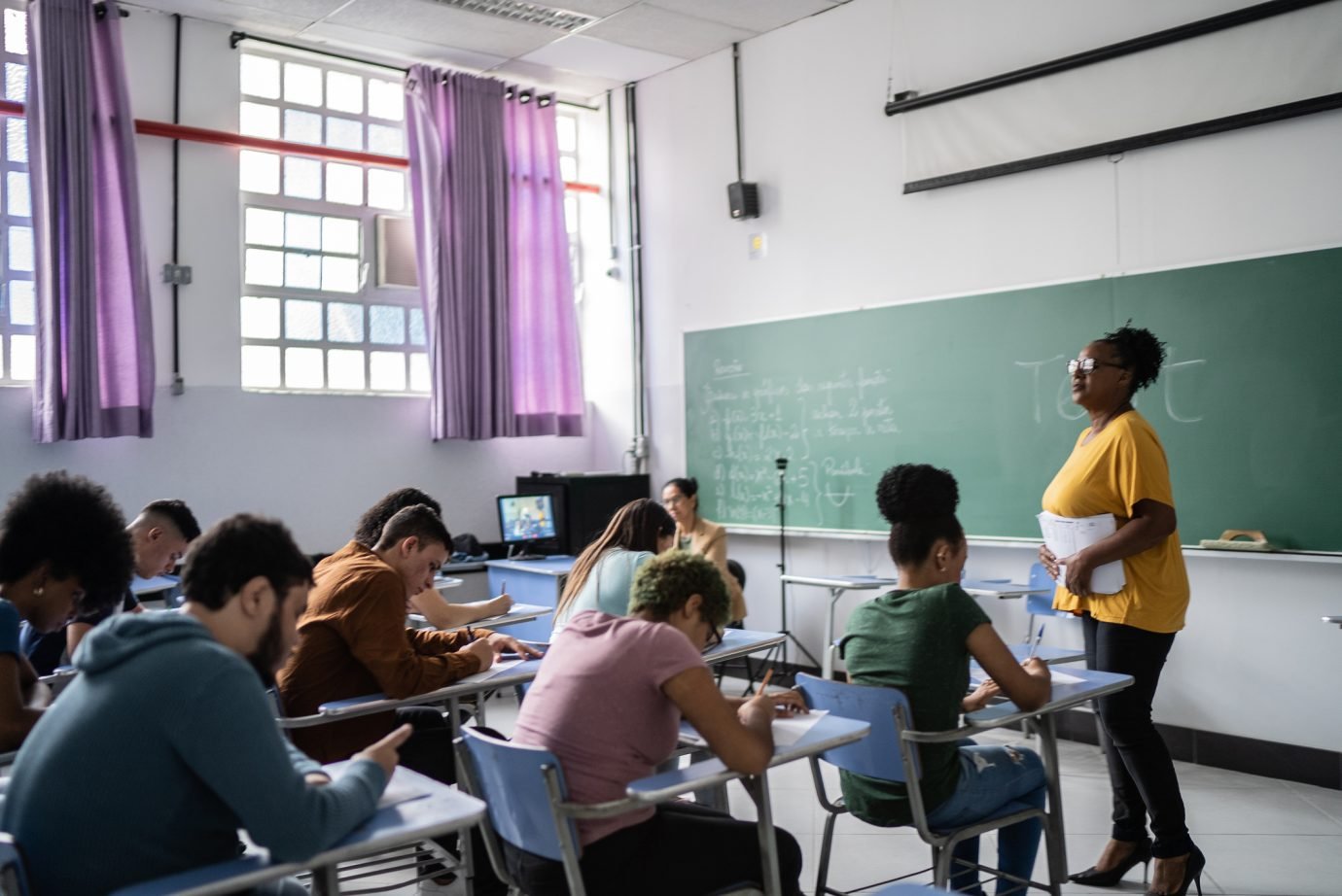 Estudantes fazem passeata pela revogação do novo ensino médio em SP