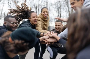 Instituto Crescer lança programa gratuito para qualificar 100 mil jovens