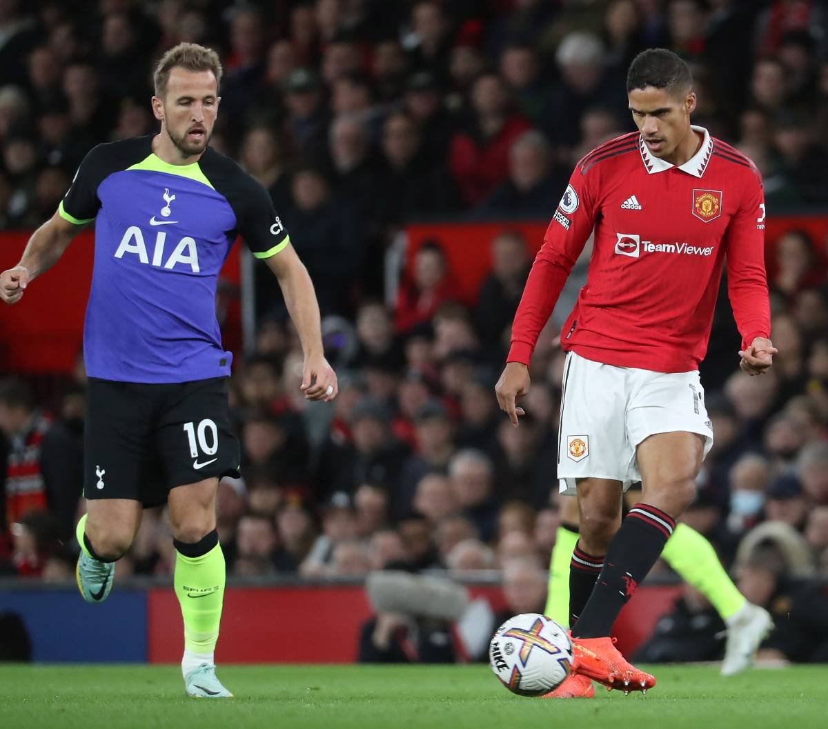 Tottenham e Manchester United retornam ao Campeonato Inglês com