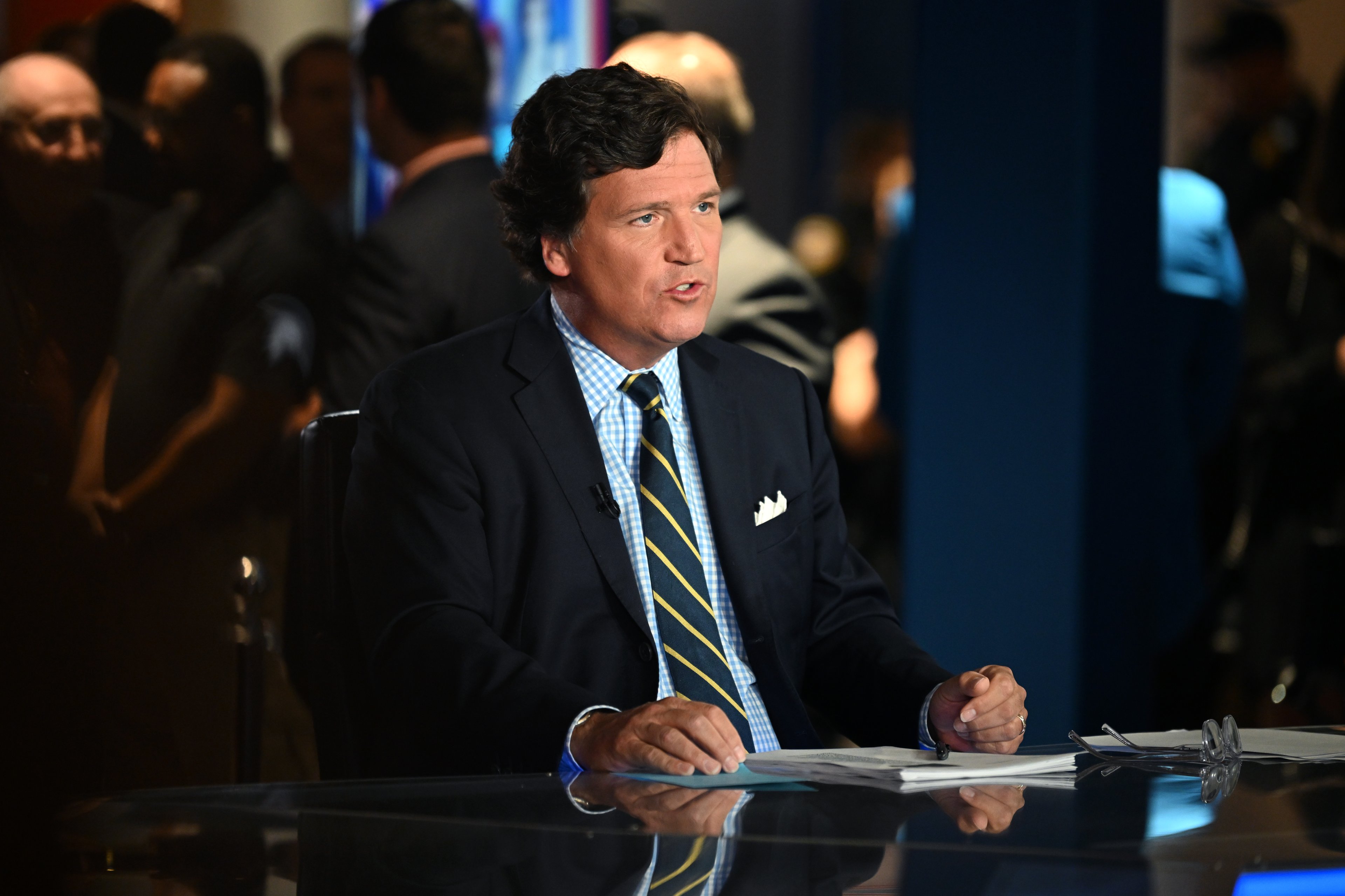 Tucker Carlson, ex-apresentador da Fox News, fará entrevista inédita com Putin em Moscou