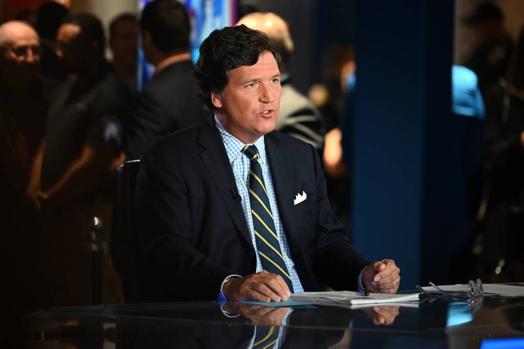 Tucker Carlson, símbolo conservador nos EUA, deixará cargo de âncora na Fox News