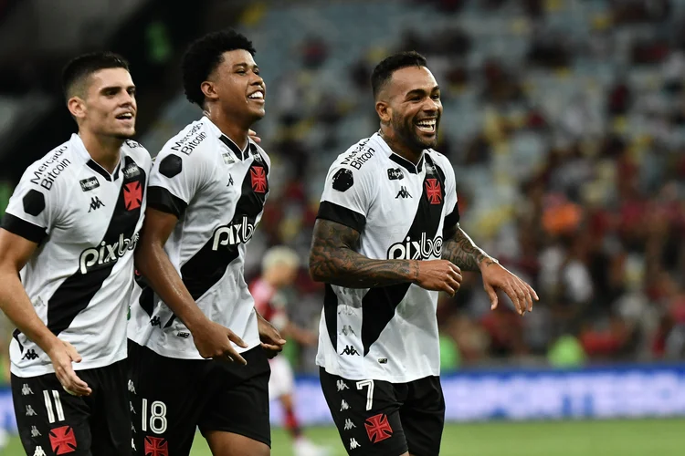 Tentando afastar o mau momento na temporada, o Vasco espera com apoio do seu torcedor conseguir vencer a equipe paranaense (Marcello Dias/Eurasia Sport Images/Getty Images)