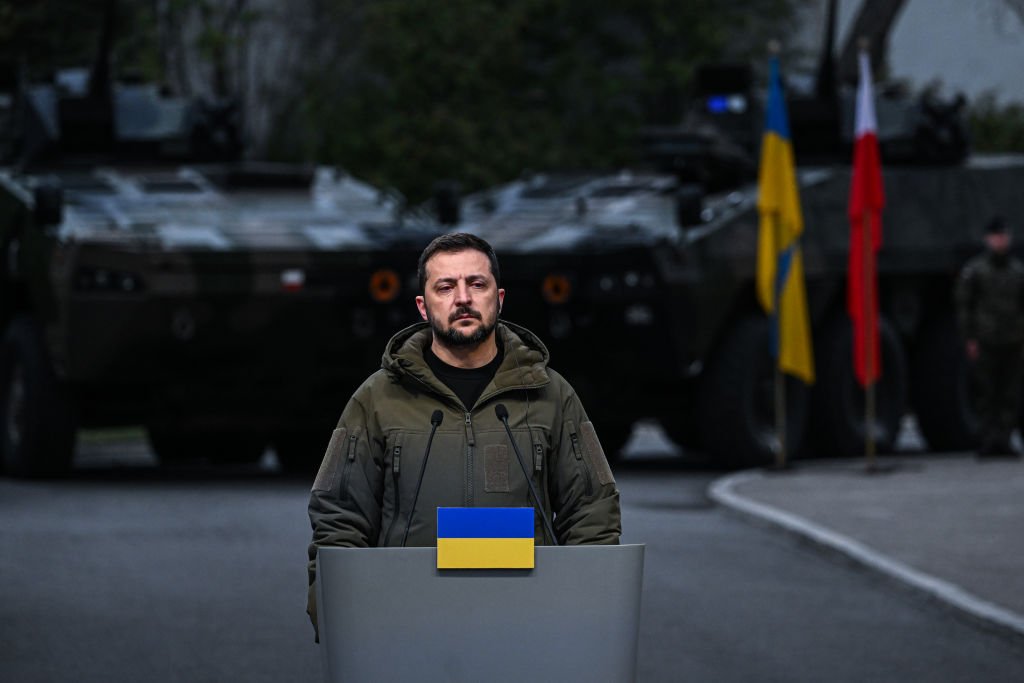 Zelensky afirma que Ucrânia está 'preparada' para contraofensiva, mas teme baixas