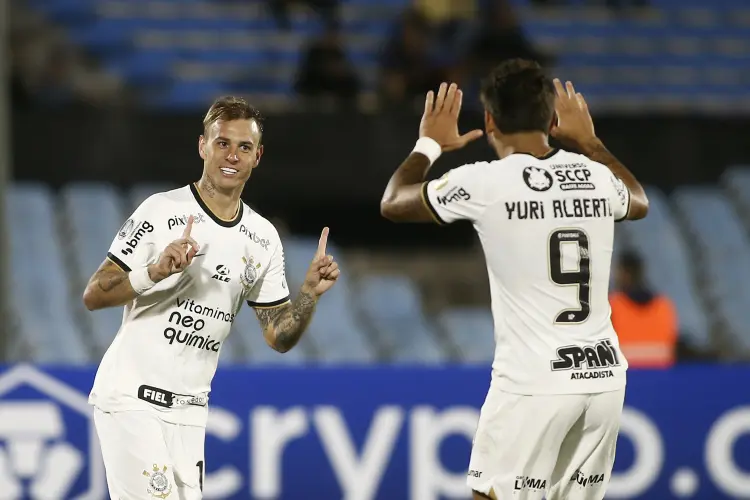 pós vitória no clássico contra o Santos, o Corinthians respirou na competição (Ernesto Ryan/Getty Images)