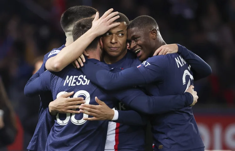 Na liderança isolada da competição, o PSG entra em campo para se aproximar cada vez mais do título nacional (Jean Catuffe/Getty Images)