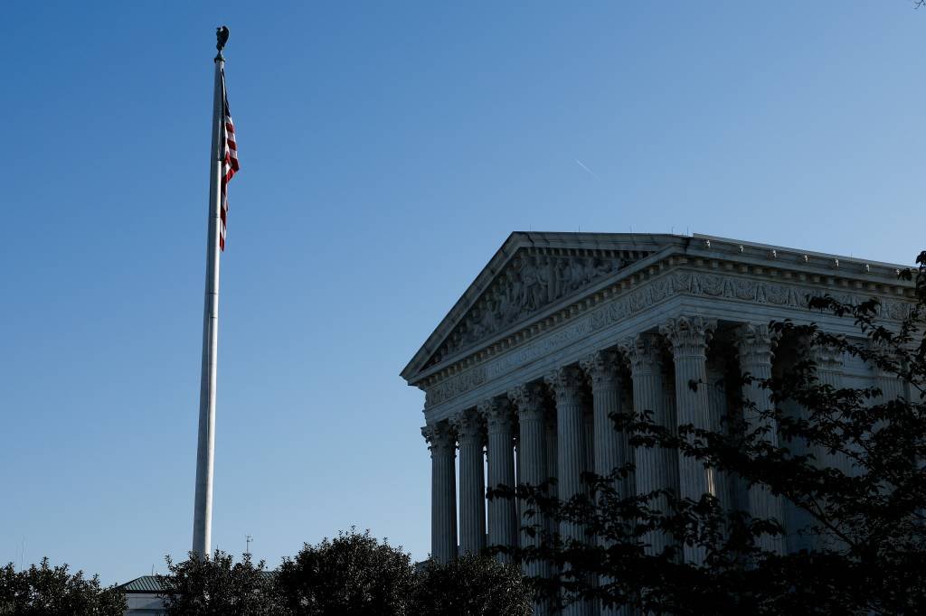 Suprema Corte dos EUA examina proibição de pílula abortiva