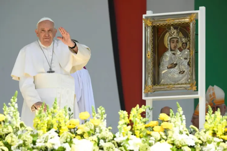 O papa Francisco reza missa na praça Kossuth Lajos', em Budapeste, em 30 de abril de 2023. Foto divulgada pela Assessoria de Imprensa do Vaticano (Vaticano/Divulgação)