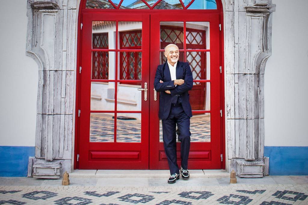 Christian Louboutin, o rei dos sapatos de sola vermelha, inaugura hotel em Portugal
