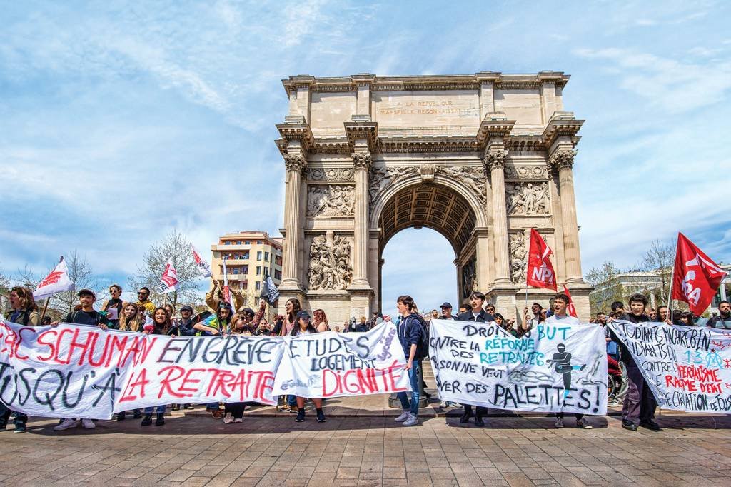 França: protestos massivos contra a reforma da Previdência proposta pelo governo Macron (Laurent Coust/SOPA Images/LightRocket/Getty Images)