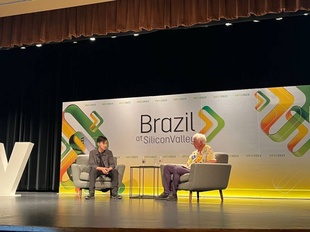 Alexandr Wang e Peter Norving durante primeiro dia do Brazil at Silicon Valley 2023 (Maria Clara Dias/Exame)