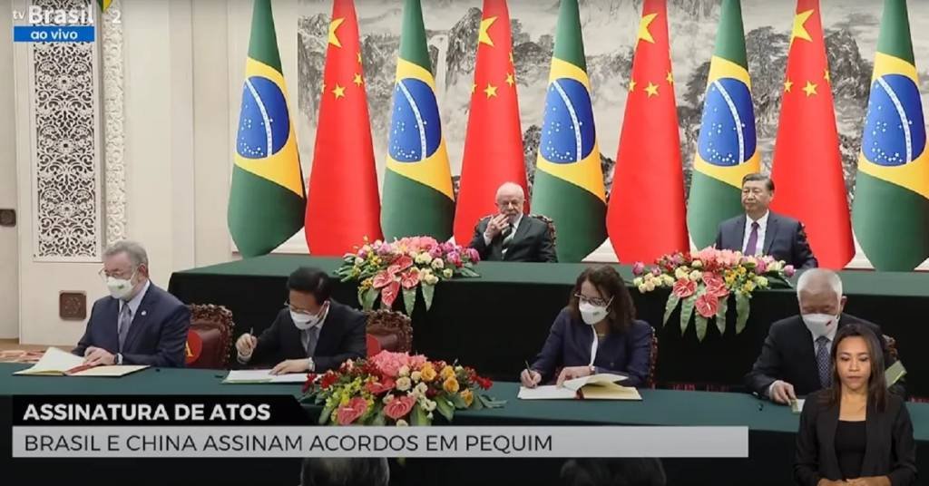 Lula e Xi Jinping assinam 15 acordos comerciais entre Brasil e China; saiba quais são