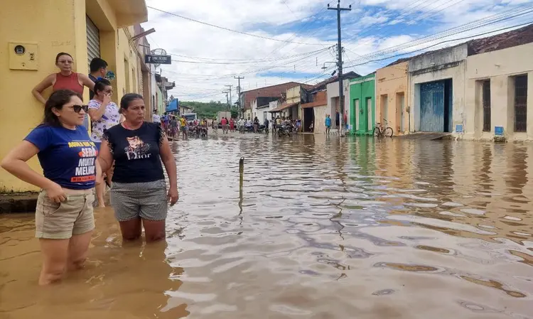 Rompimento de barragem no sul do Ceará, que afeta o distrito de Cariutaba, na cidade de Farias Brito, Ceará (Defesa Civil do Ceará/Agência Brasil)