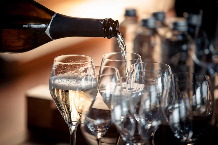 Champanhe ou Prosecco? Entenda as diferenças. (Oleksandr Yurchak/Getty Images)