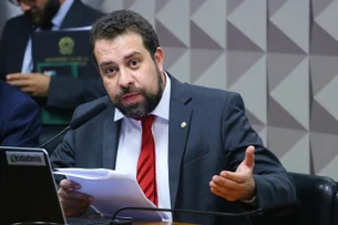 Guilherme Boulos processa Pablo Marçal por fake news e pede indenização de R$50 mil por danos morais