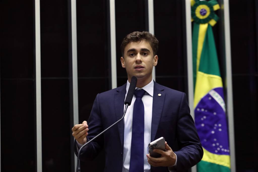 Nikolas Ferreira é eleito presidente da Comissão de Educação, em derrota para o governo