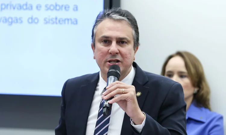 Camilo Santana enfatizou que a adesão a este modelo de ensino foi mínima – apenas 0,28% das escolas do país – e escolas cívico-militares não são prioridade no governo atual (Lula Marques/Agência Brasil)