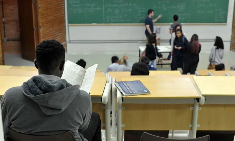 UnB foi a primeira universidade federal a adotar sistema de cotas raciais


UnB reserva vagas para negros desde o vestibular de 2004


Percentual de negros com diploma cresceu quase quatro vezes desde 2000, segundo IBGE (Arquivo/Agência Brasil)