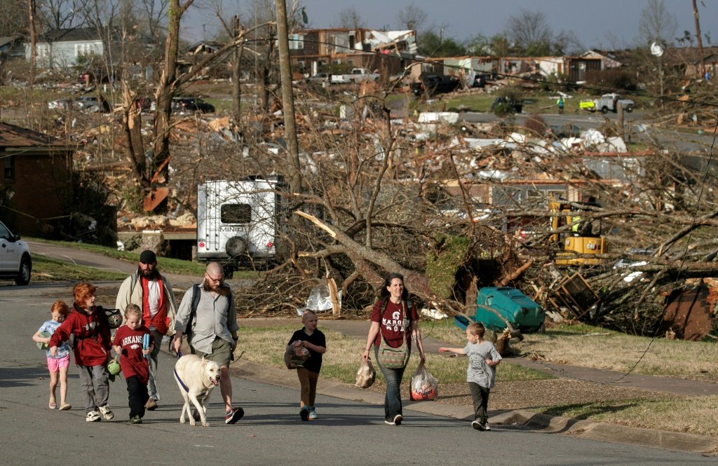 Tornados e tempestades violentas deixam ao menos 18 mortos nos EUA