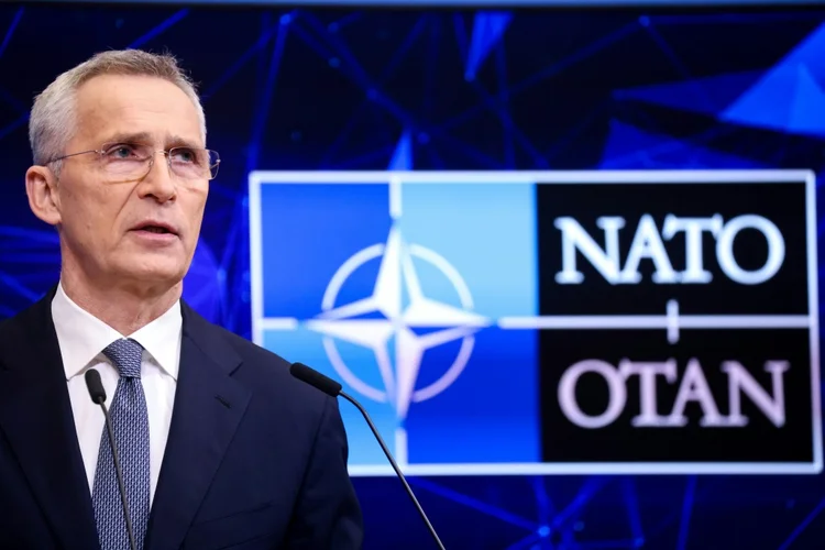 Jens Stoltenberg em entrevista coletiva, em 3 de abril de 2023, em Bruxelas (AFP/AFP Photo)