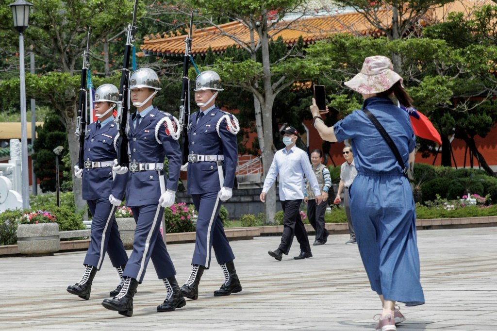 China simula cerco de Taiwan no terceiro dia de manobras militares