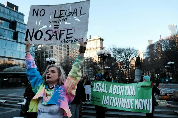 Mobilização a favor do direito ao aborto em Nova York, em 8 de março de 2023 (AFP/AFP)