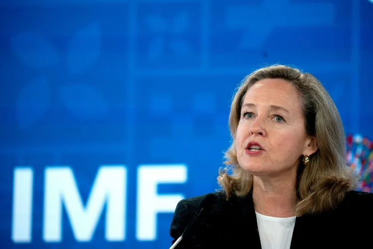 Washington, Estados Unidos | AFP | sexta-feira 14/04/2023 - 17:55 UTC-3 | 213 palavras


AFP

Nadia Calviño, primeira vice-presidente do governo espanhol e ministra da Economia, em Washington, DC, em 14 de abril de 2023

A economia mundial se mostrou "mais sólida" do que o esperado há seis meses e "os piores cenários macroeconômicos não se materializaram", se congratulou, nesta sexta-feira(14), a presidente de um dos principais comitês do FMI.  
"Comparada com a situação que esperávamos no outono (no norte), a economia mundial se mostrou muito mais sólida, e os piores cenários macroeconômicos não se materializaram", afirmou Nadia Calviño (AFP/AFP)