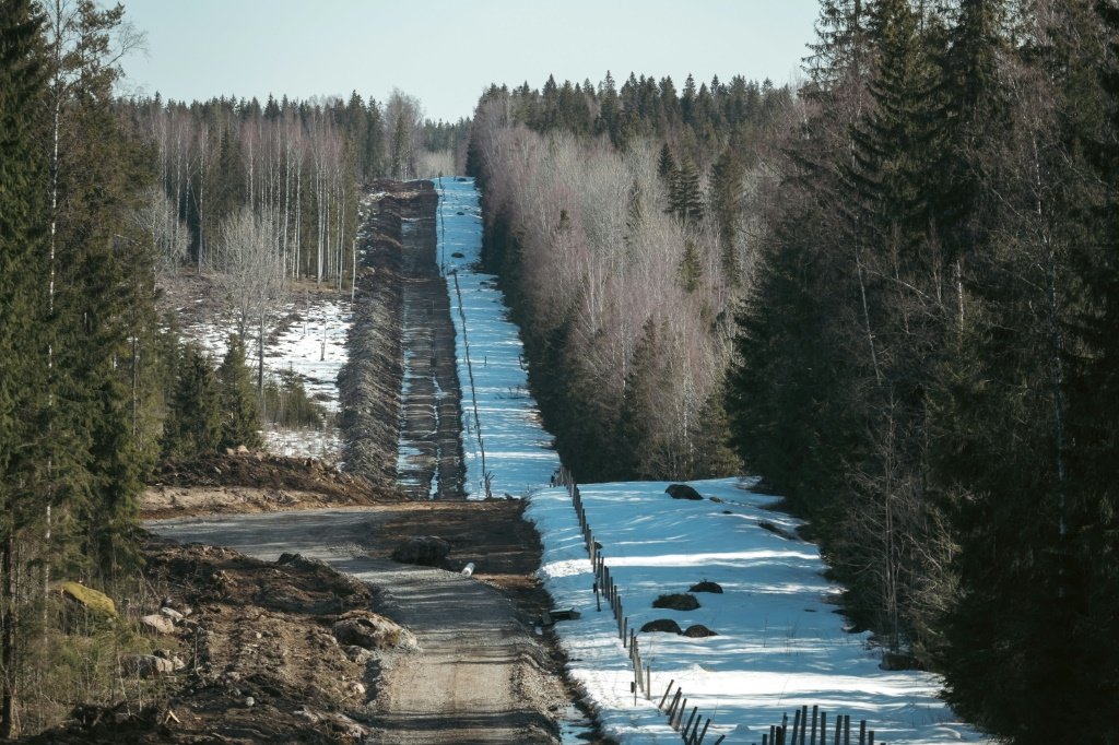 Finlândia apresenta obras de futura cortina de ferro com a Rússia