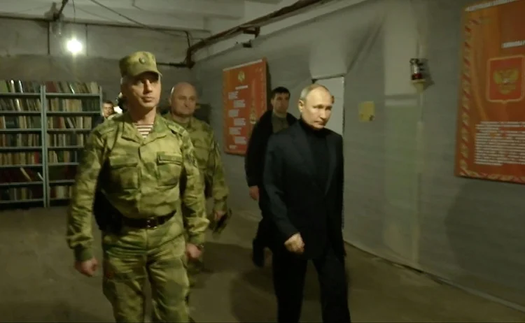 "É importante ouvir a opinião de vocês sobre a situação, escutá-los, trocar informações", declarou Putin, segundo um vídeo divulgado pelo Kremlin (AFP/AFP Photo)