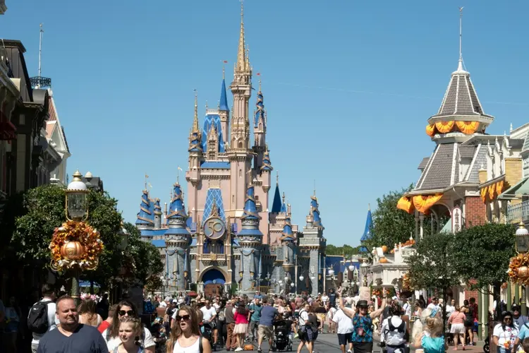 Disney: "Uma campanha seletiva de retaliação governamental — orquestrada, em cada passo, pelo governador DeSantis como punição ao discurso da Disney (AFP/AFP Photo)