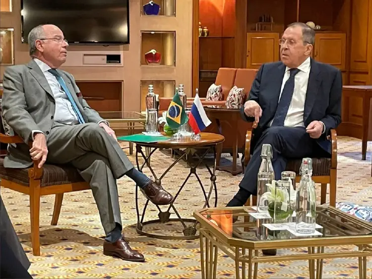 Lavrov e Vieira: ministros se encontram para falar da Guerra na Ucrânia (Ministério das relações exteriores/Reprodução)