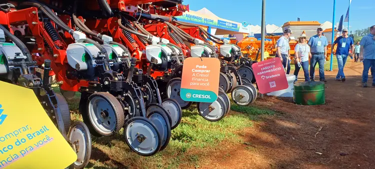 A disputa para financiar máquinas agrícolas na Agrishow (Mariana Grilli/Exame)