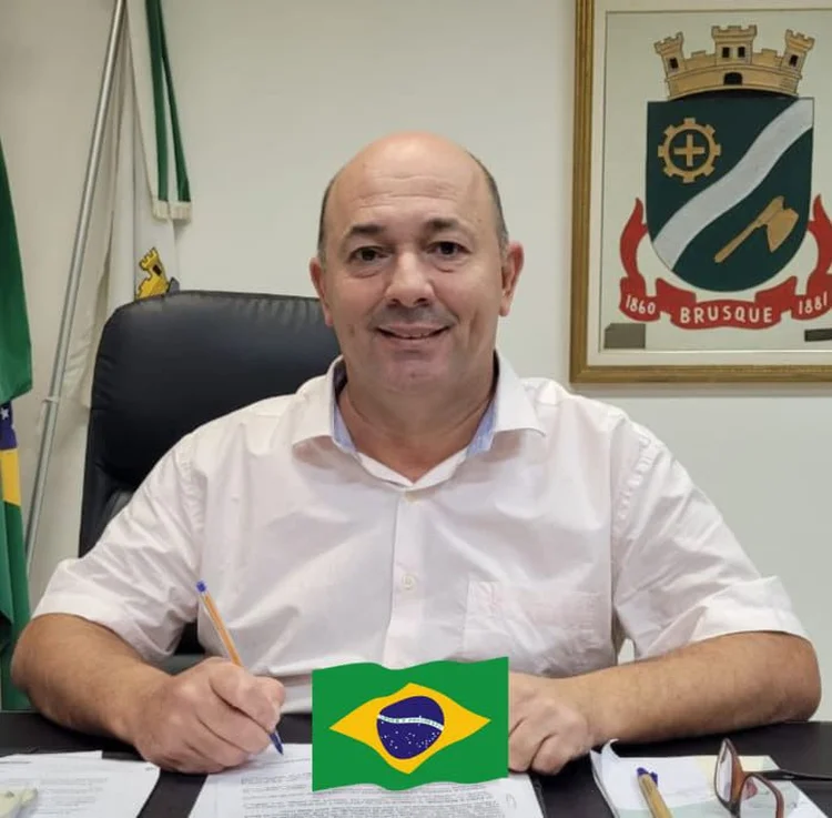 Para contestar a alegação de influência de Hang, a defesa de Vequi alega que ele tem capital político próprio, por já ter sido vice-prefeito (Ari Vequi/ Facebook/Reprodução)