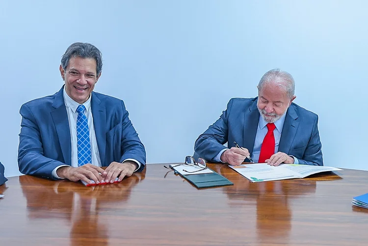 12.01.2023 - Presidente Lula em reunião com Ministro da Casa Civil, Rui Costa, Ministro da Fazenda, Fernando Haddad, e Presidenta da Caixa, Rita Serrano. Foto: Ricardo Stuckert/PR (Ricardo Stuckert/PR/Flickr)