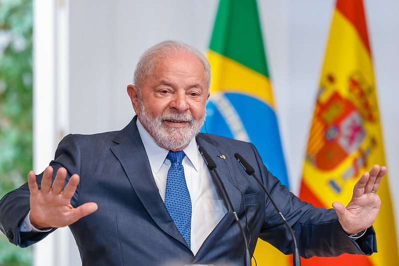 Lula comemora resultado do PIB: "Vamos crescer mais do que o FMI está prevendo"
