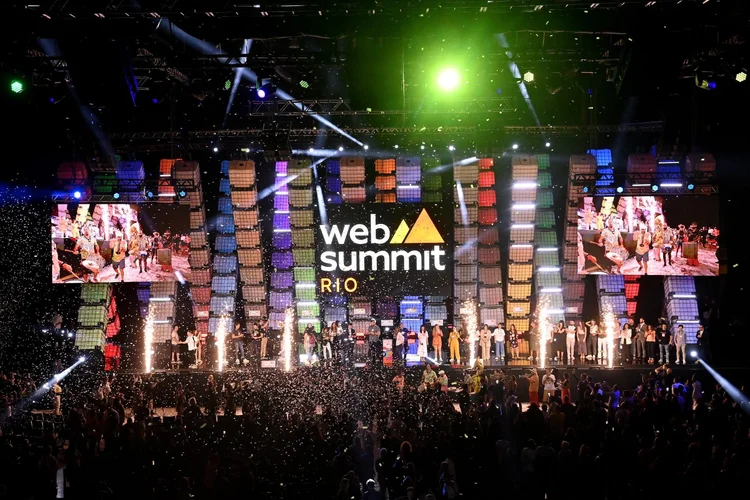 1 May 2023; Paddy Cosgrave, CEO &amp; Founder, Web Summit, and Eduardo Paes, Mayor of Rio de Janeiro, press the button to officially open Web Summit Rio 2023 on Centre Stage during the opening night of Web Summit Rio 2023 at Riocentro in Rio de Janeiro, Brazil. Photo by Piaras Ó Mídheach/Web Summit Rio via Sportsfile (Web Summit Rio/Divulgação)