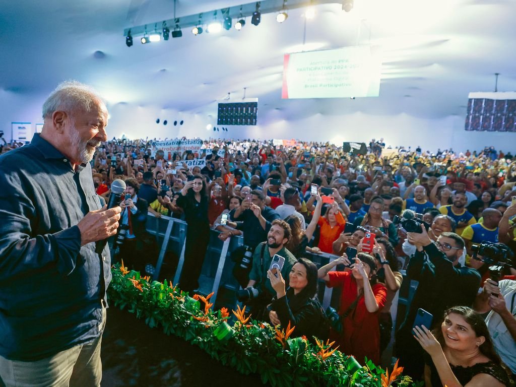 Lula lança programas para retomar obras e aumentar matrículas em tempo integral