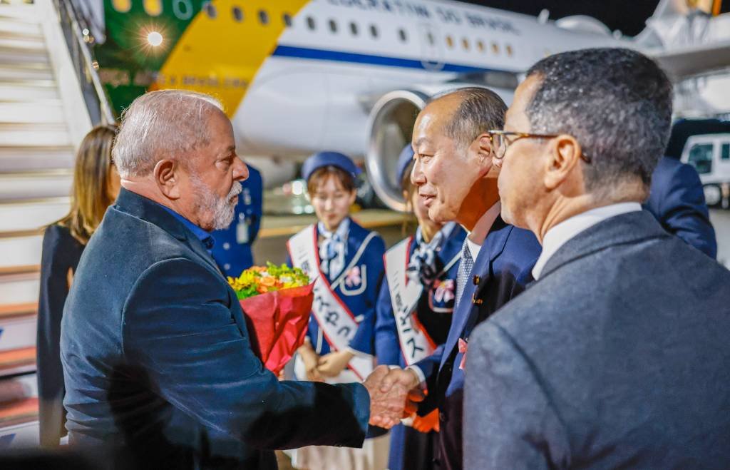 Lula chega ao Japão para participar do G7 e negociar termos de críticas à Rússia