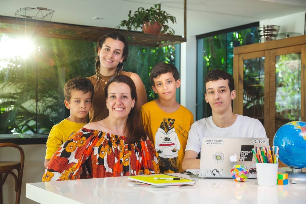 Bruna Visconi, fundadora da Peça Rara, e seus filhos: empreendedoras dão dicas para conciliar maternidade e gestão (Bruna Visconi/Reprodução)